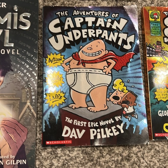 Kids Graphic Novel Set - Picture 7 of 16